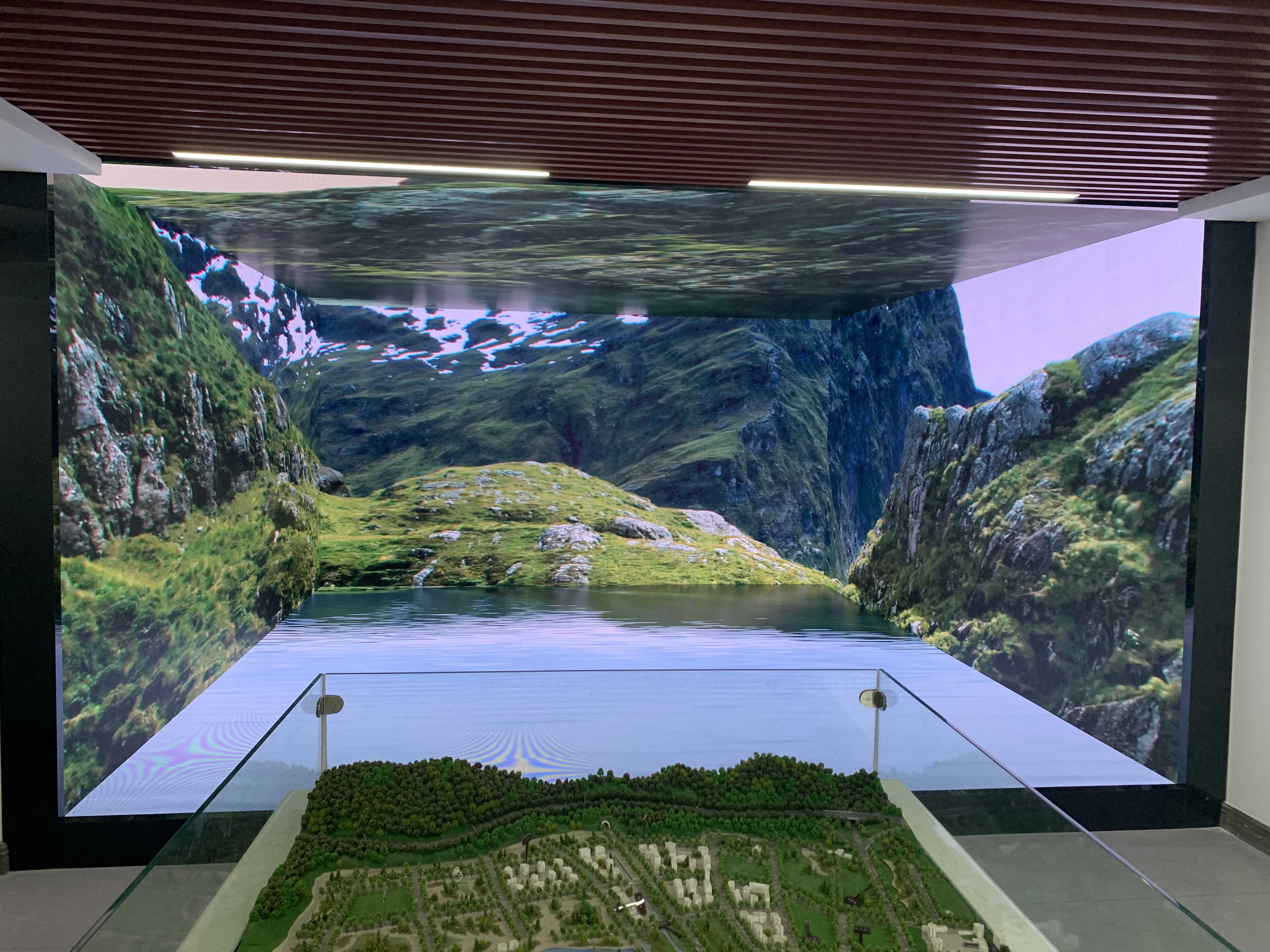 中建海龍展廳五面屏項目，沉浸式顯示屏，正面P2（4.16x2.24）左面P2（4.48x2.24）右面P2（4.48x2.24）天花P2（4.16x4.48）地面P2.5（4.16x4.48）