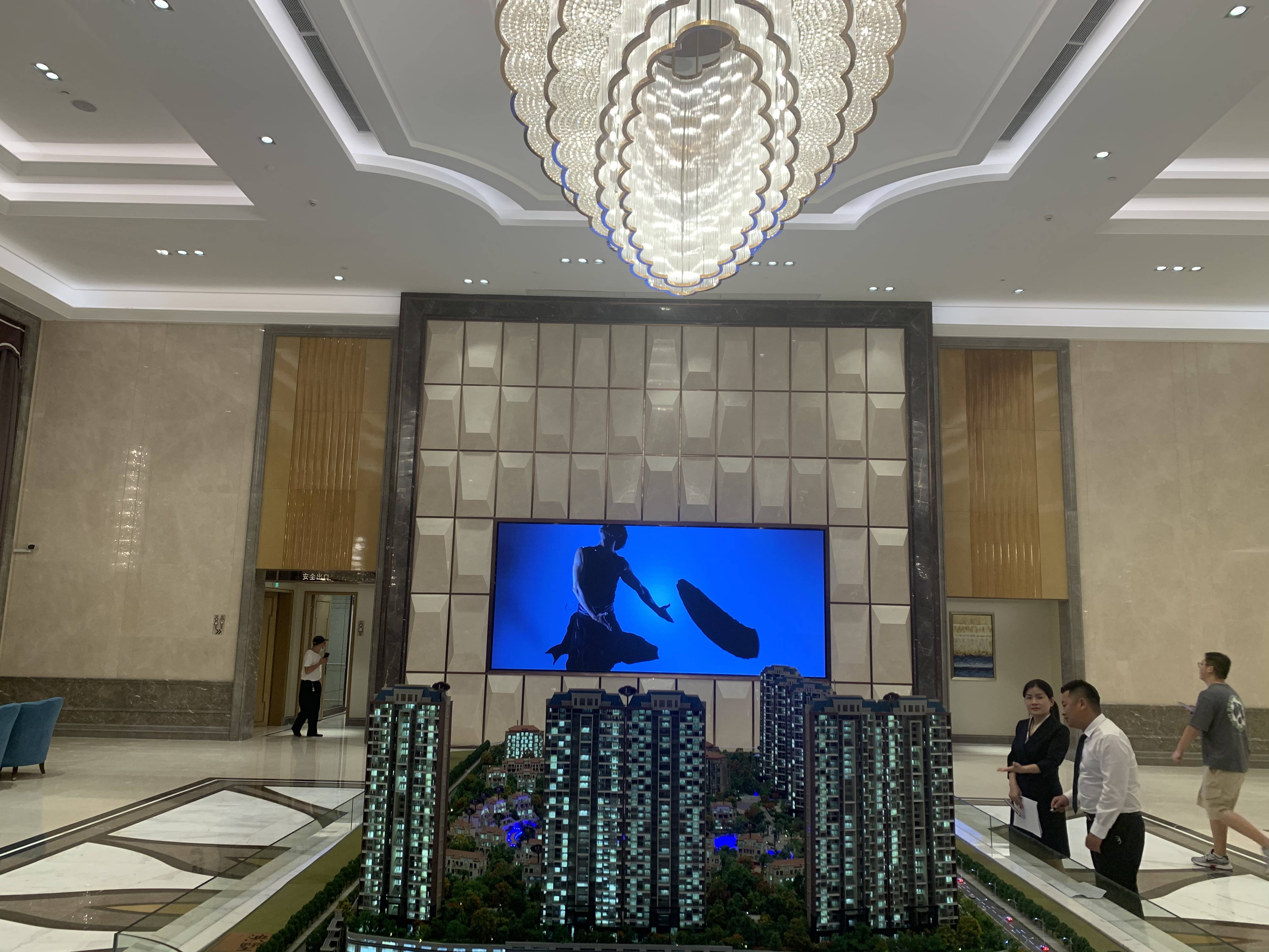 金光華龍岸花園售樓中心項(xiàng)目 LCH2  屏幕面積：5.12X2.24=11.469㎡