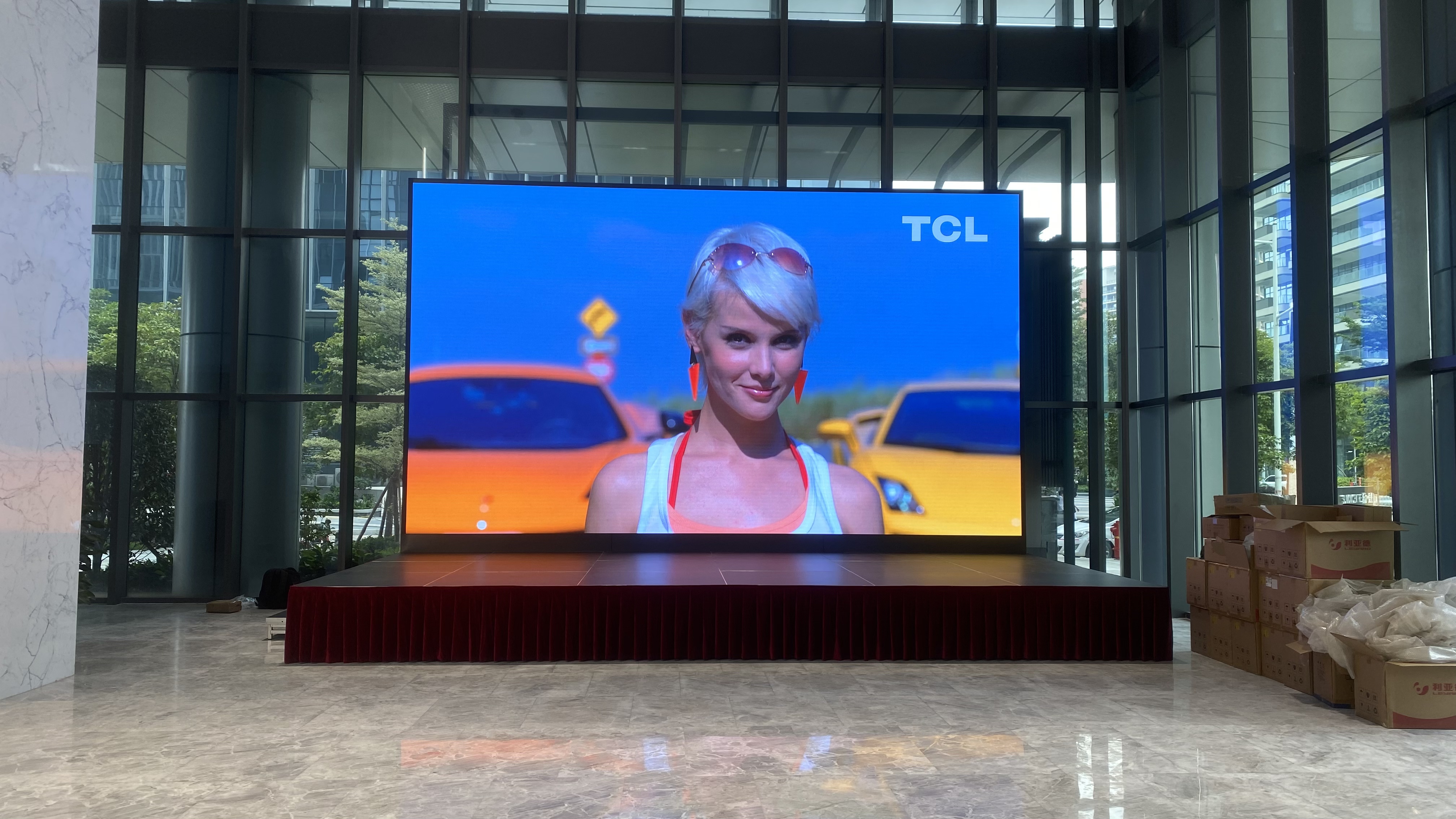 廣州愛(ài)百伊1樓大廳舞臺(tái)屏項(xiàng)目-LVS0250-7.04*4米